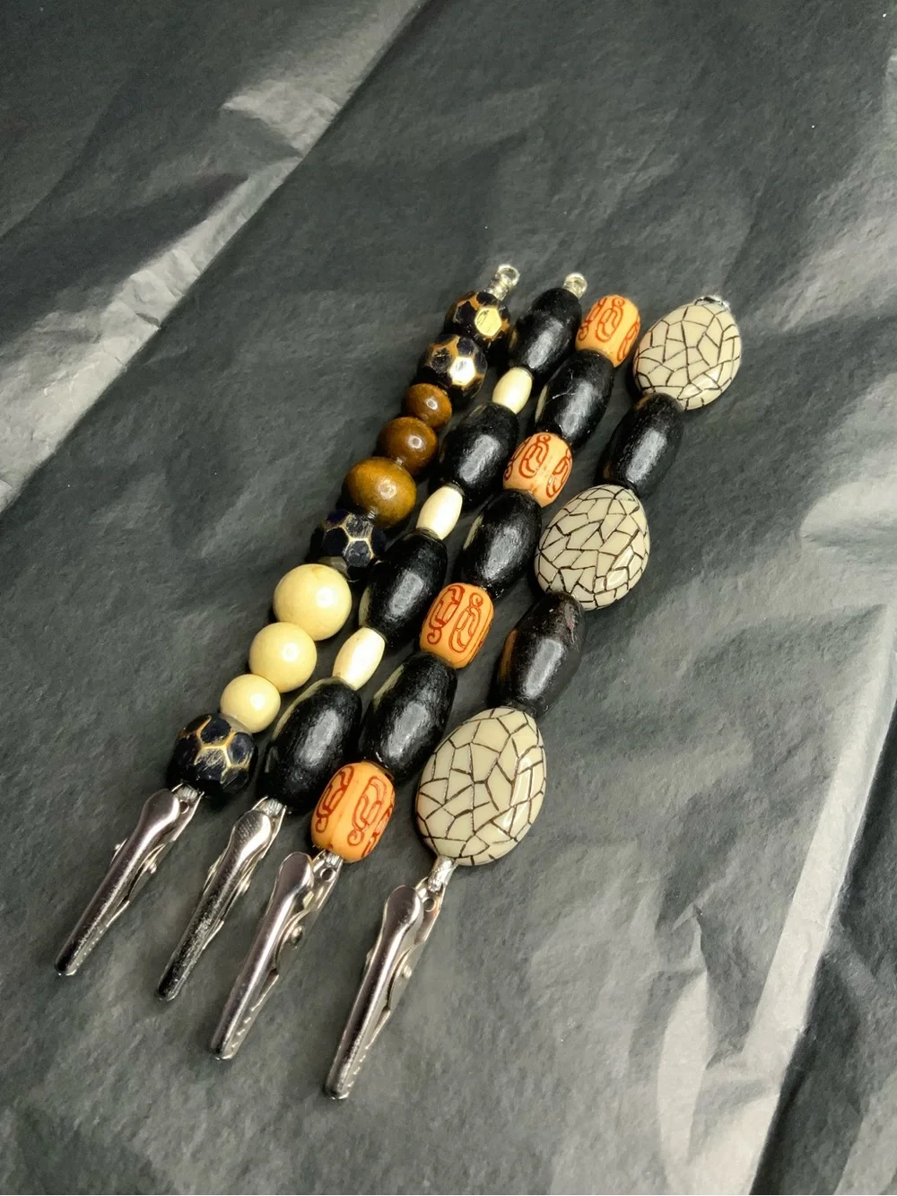 4x Beaded Key & Card Holder Clip in Black, Cream and Brown